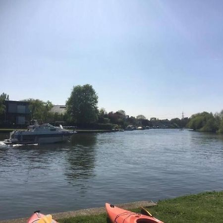 River Cabin Retreat Shepperton Eksteriør billede