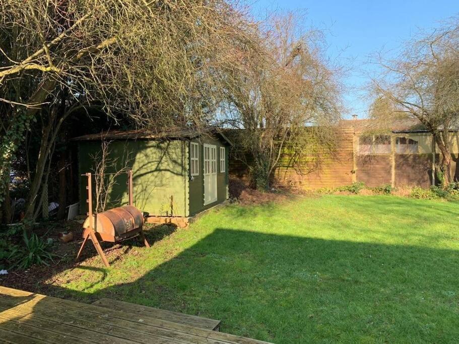 River Cabin Retreat Shepperton Eksteriør billede