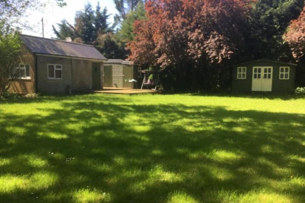 River Cabin Retreat Shepperton Eksteriør billede