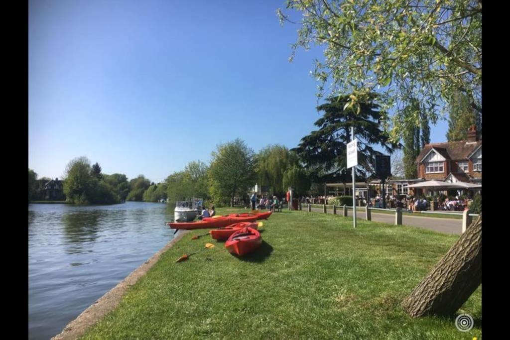 River Cabin Retreat Shepperton Eksteriør billede