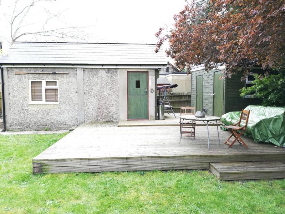 River Cabin Retreat Shepperton Eksteriør billede